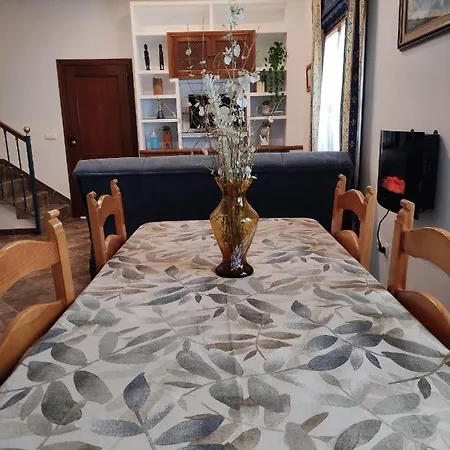 Entretorres. Casa-duplex En Centro Historico. דירה קרמונה